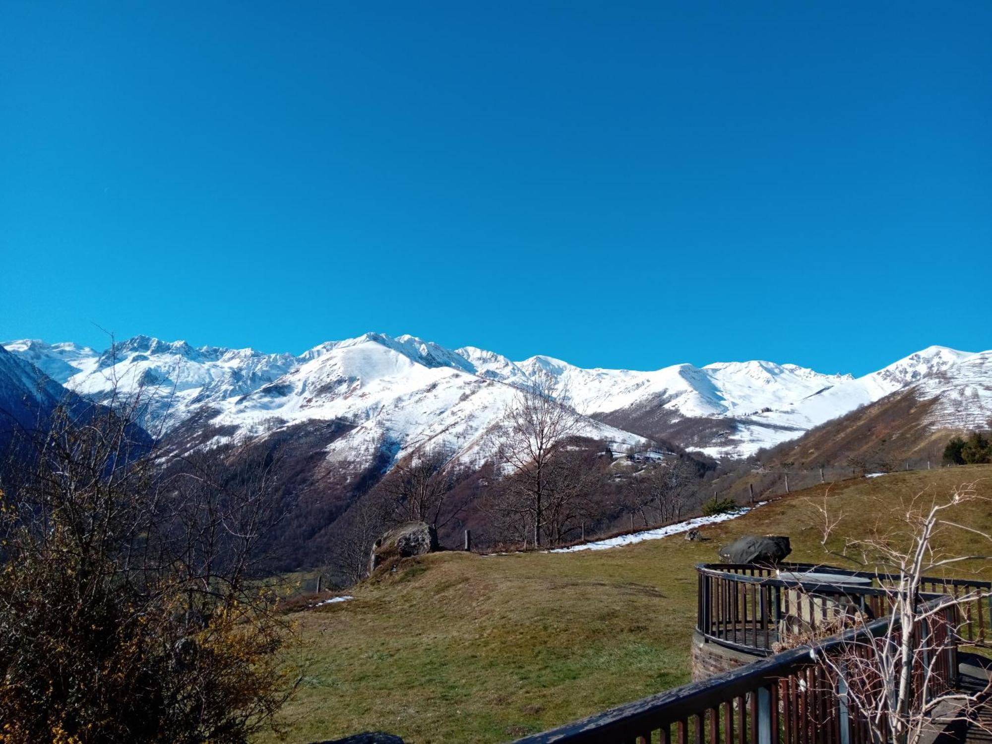 La Moraine Hotell Garin Exteriör bild